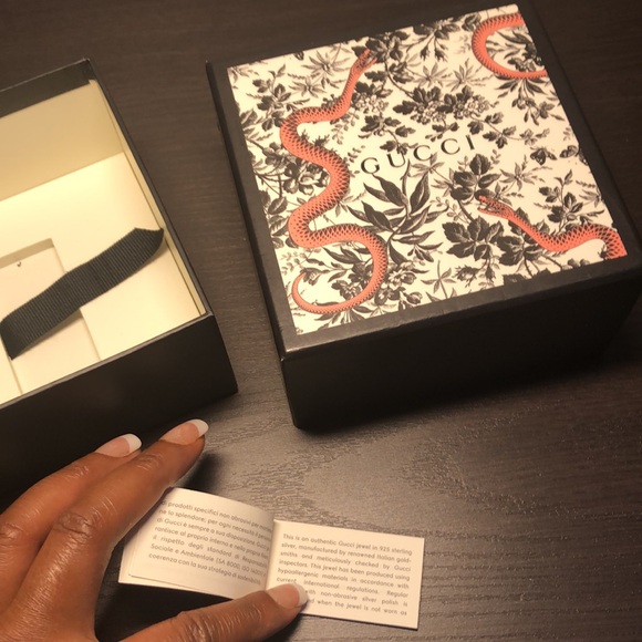 Empty Gucci jewelry box and mini booklet - Picture 2 of 7